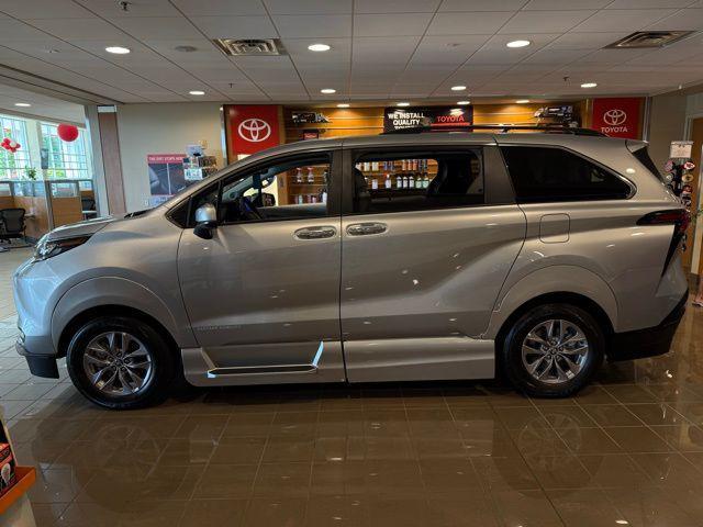 2025 Toyota Sienna XLE 2025 Toyota Sienna XLE