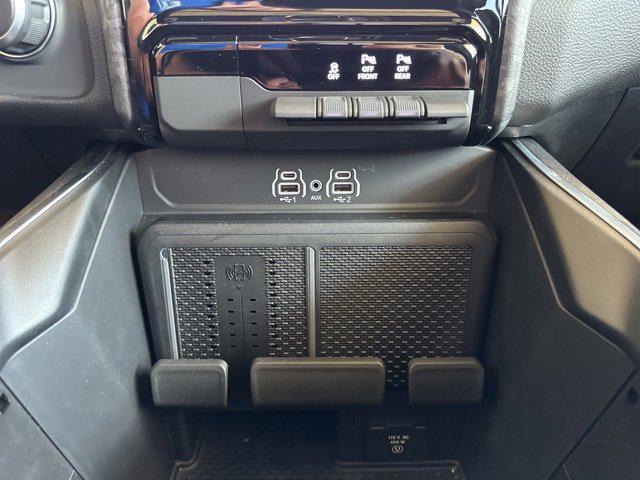 2025 Ram 1500 Big Horn Crew Cab 4x4 5'7" Box