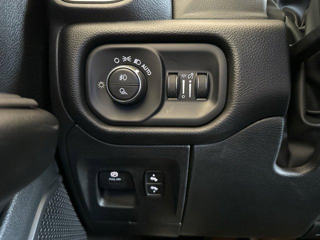 2025 Ram 1500 Big Horn Crew Cab 4x4 5'7" Box