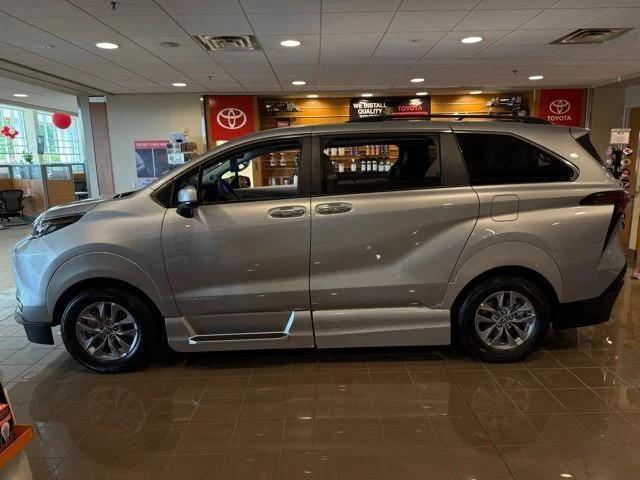 2025 Toyota Sienna XLE 2025 Toyota Sienna XLE