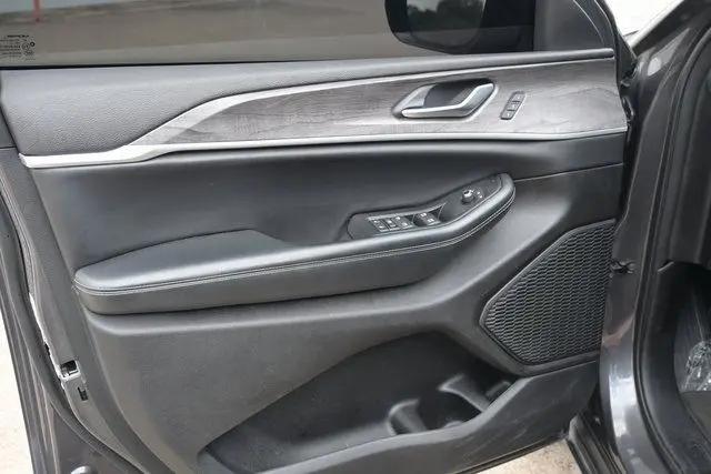 2023 Jeep Grand Cherokee Limited 4x2