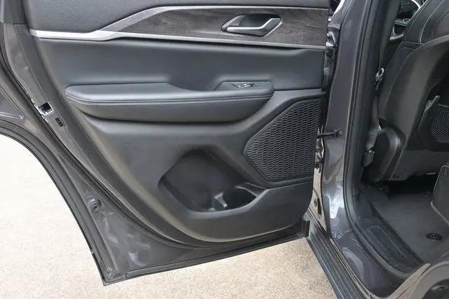 2023 Jeep Grand Cherokee Limited 4x2