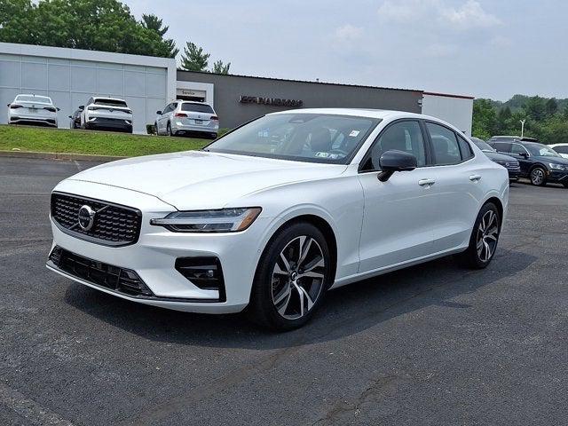 2024 Volvo S60 B5 Plus Dark Theme