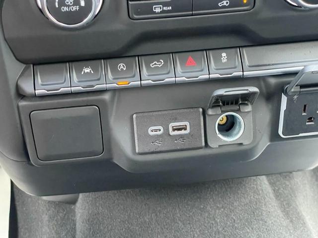 2024 Chevrolet Silverado 1500 4WD Crew Cab Short Bed Custom