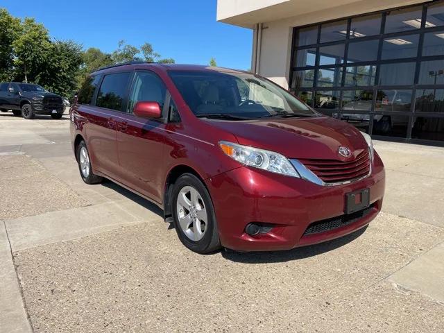 2017 Toyota Sienna LE 8 Passenger