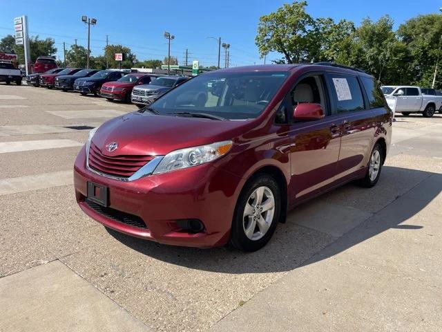 2017 Toyota Sienna LE 8 Passenger