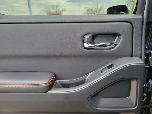 2025 Nissan Frontier Crew Cab PRO-4X 4x4