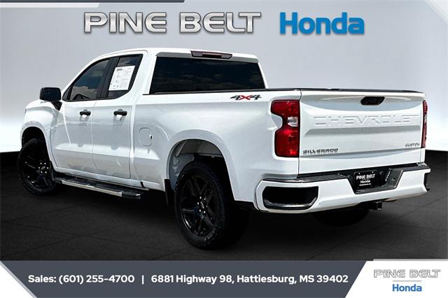 2023 Chevrolet Silverado 1500 4WD Double Cab Standard Bed Custom