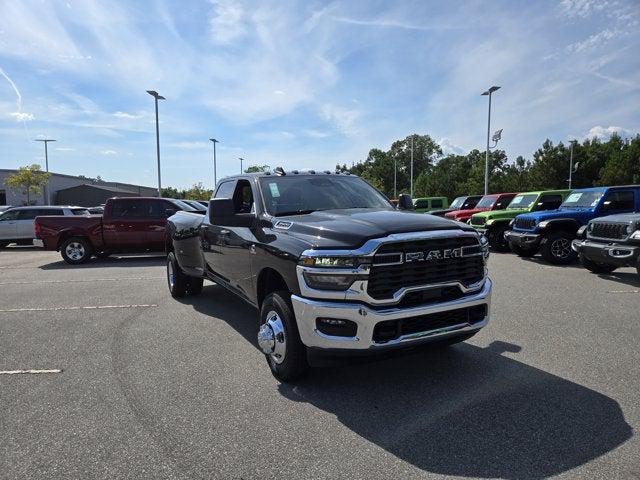 2026 RAM Ram 3500 RAM 3500 TRADESMAN CREW CAB 4X4 8 BOX