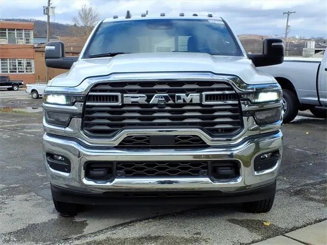 2026 RAM Ram 3500 RAM 3500 TRADESMAN CREW CAB 4X4 8 BOX