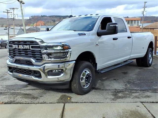 2026 RAM Ram 3500 RAM 3500 TRADESMAN CREW CAB 4X4 8 BOX