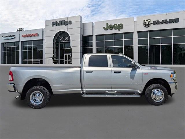 2022 RAM 3500 Tradesman Crew Cab 4x4 8 Box
