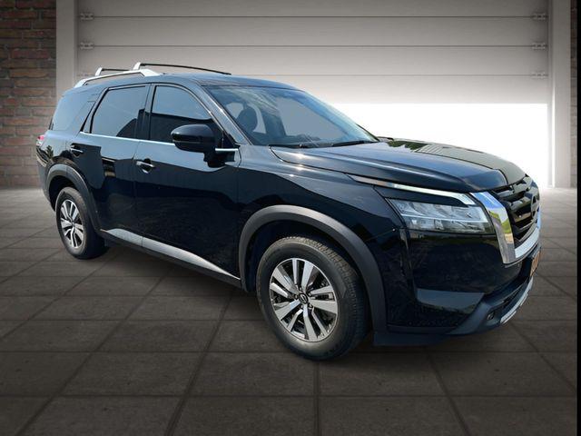 2023 Nissan Pathfinder SL 4WD