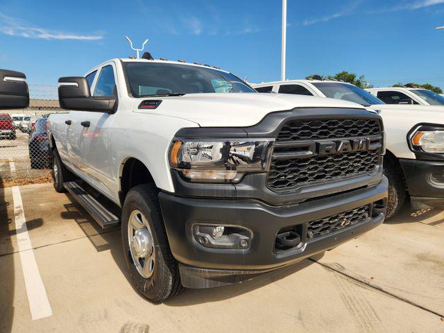 2023 RAM 3500 Tradesman Crew Cab 4x4 8 Box