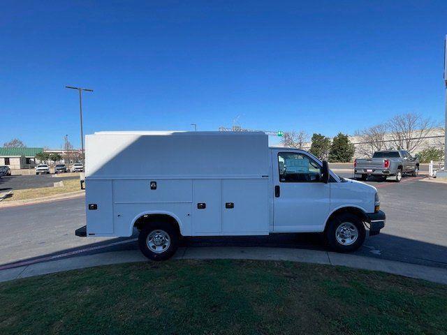2025 Chevrolet Express Cutaway Work Van