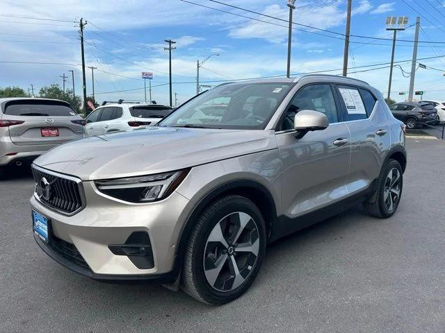 2023 Volvo XC40 B5 Plus Bright Theme