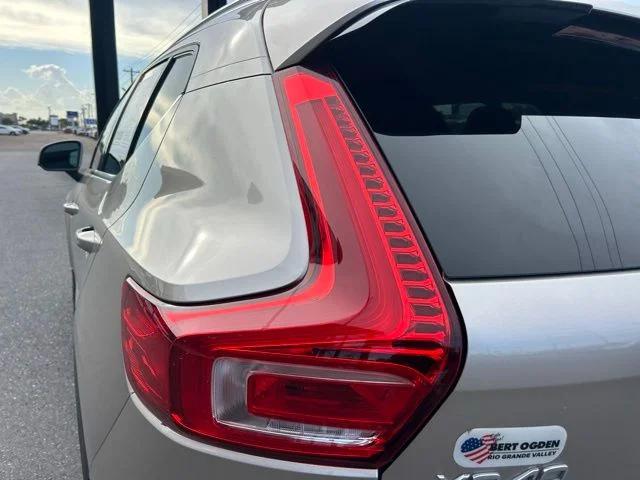 2023 Volvo XC40 B5 Plus Bright Theme