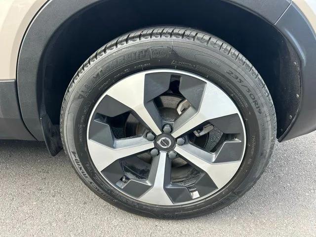 2023 Volvo XC40 B5 Plus Bright Theme