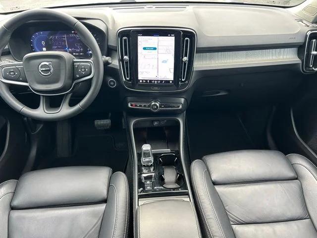 2023 Volvo XC40 B5 Plus Bright Theme