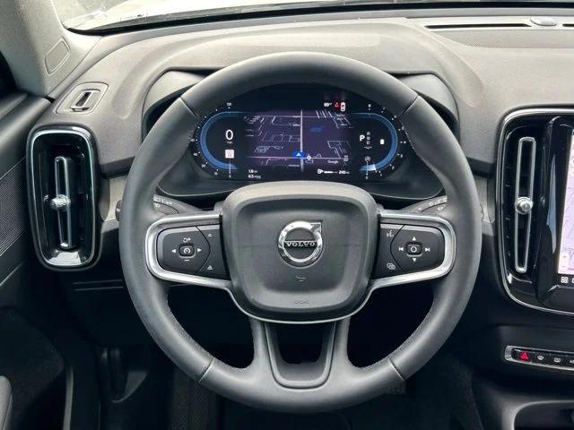 2023 Volvo XC40 B5 Plus Bright Theme