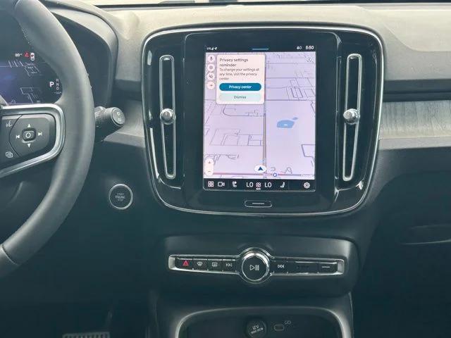 2023 Volvo XC40 B5 Plus Bright Theme