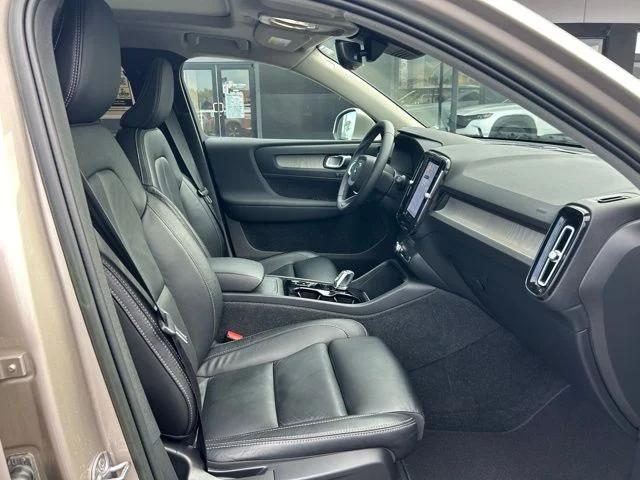 2023 Volvo XC40 B5 Plus Bright Theme