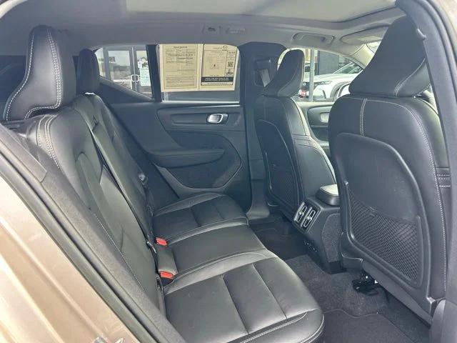 2023 Volvo XC40 B5 Plus Bright Theme