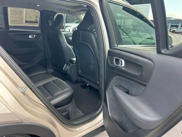2023 Volvo XC40 B5 Plus Bright Theme