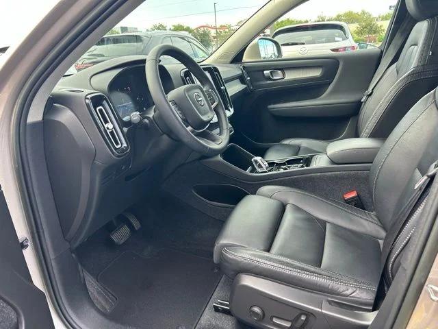 2023 Volvo XC40 B5 Plus Bright Theme