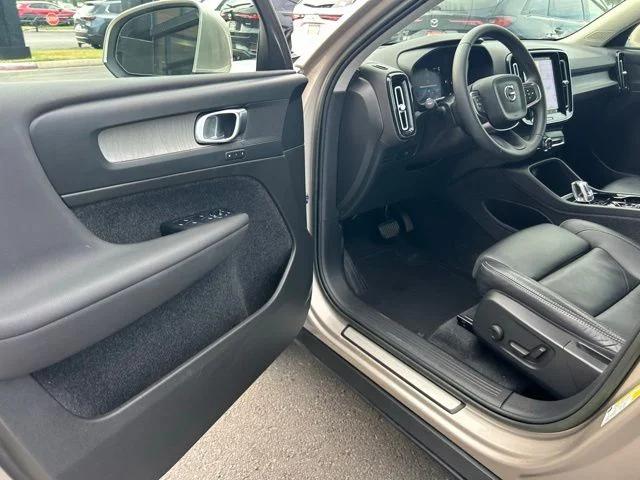 2023 Volvo XC40 B5 Plus Bright Theme