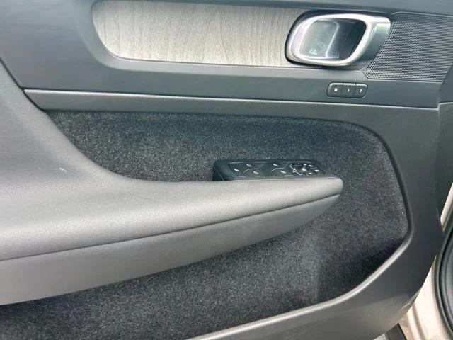 2023 Volvo XC40 B5 Plus Bright Theme