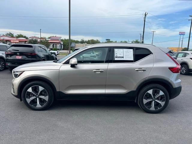 2023 Volvo XC40 B5 Plus Bright Theme