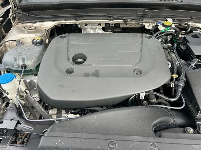 2023 Volvo XC40 B5 Plus Bright Theme