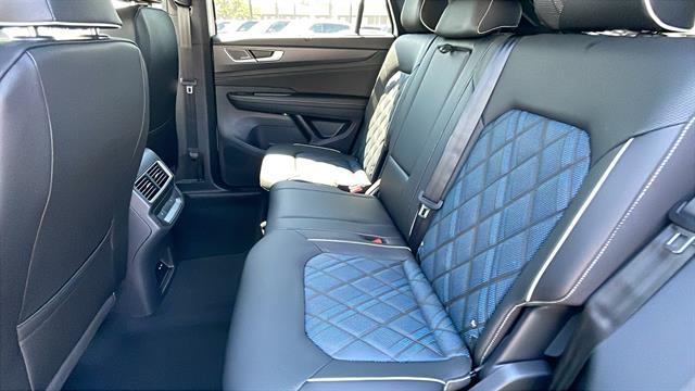 2025 Volkswagen Atlas Cross Sport 2.0T SEL Premium R-Line