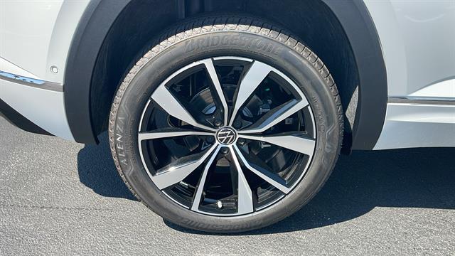 2025 Volkswagen Atlas Cross Sport 2.0T SEL Premium R-Line