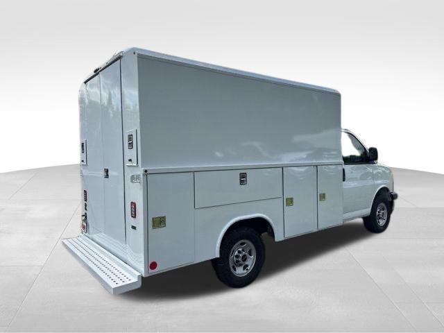 2025 GMC Savana Cutaway Work Van