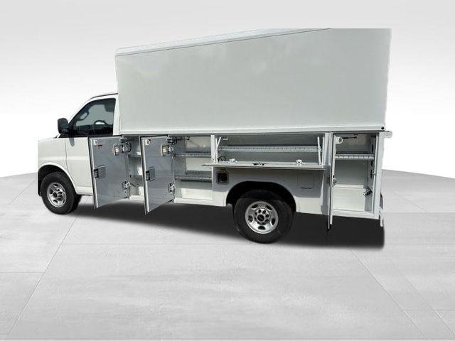 2025 GMC Savana Cutaway Work Van