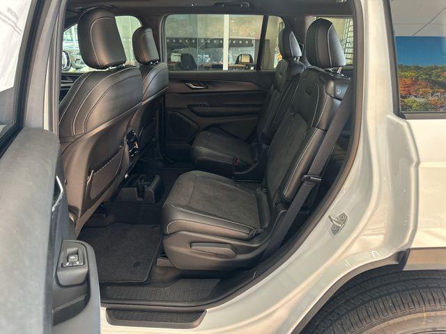 2025 Jeep Grand Cherokee L Altitude X 4x4