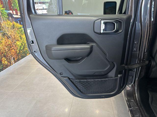 2025 Jeep Wrangler 4-Door Summit 4x4