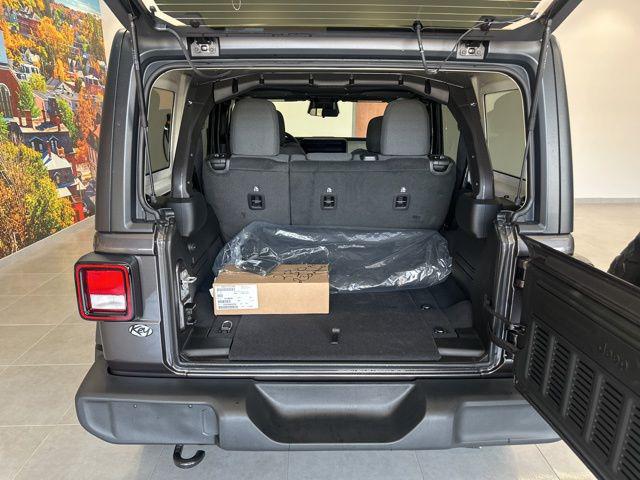 2025 Jeep Wrangler 4-Door Summit 4x4