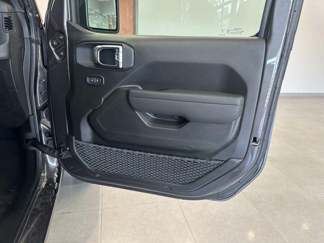 2025 Jeep Wrangler 4-Door Summit 4x4