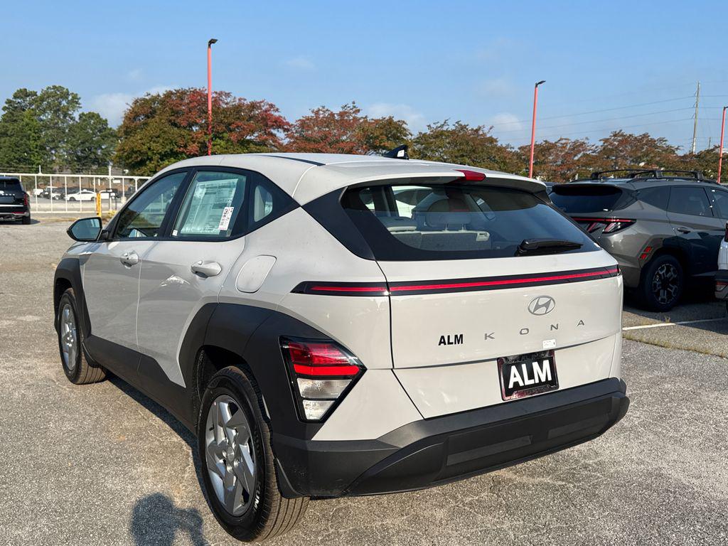 2026 Hyundai Kona SE photo 3