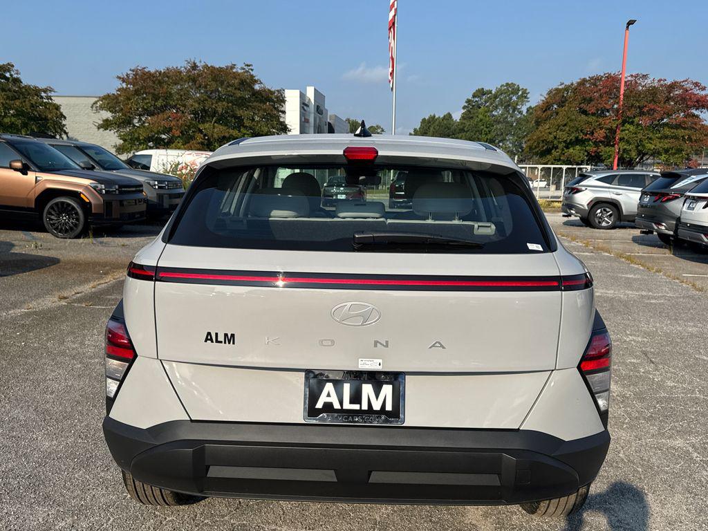 2026 Hyundai Kona SE photo 4