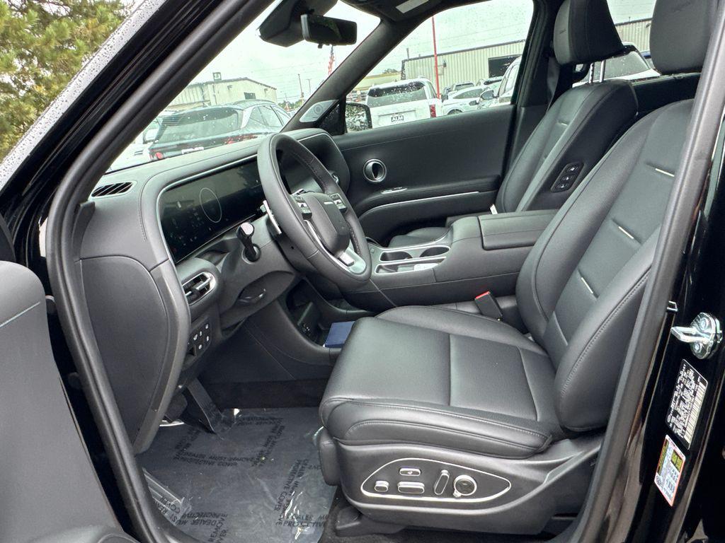 New 2026 Black HYUNDAI Calligraphy FWD image 10