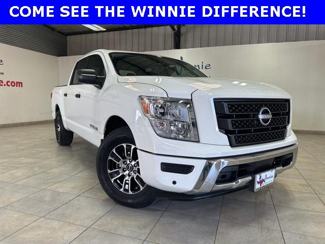 2024 Nissan TITAN Crew Cab SV 4x2