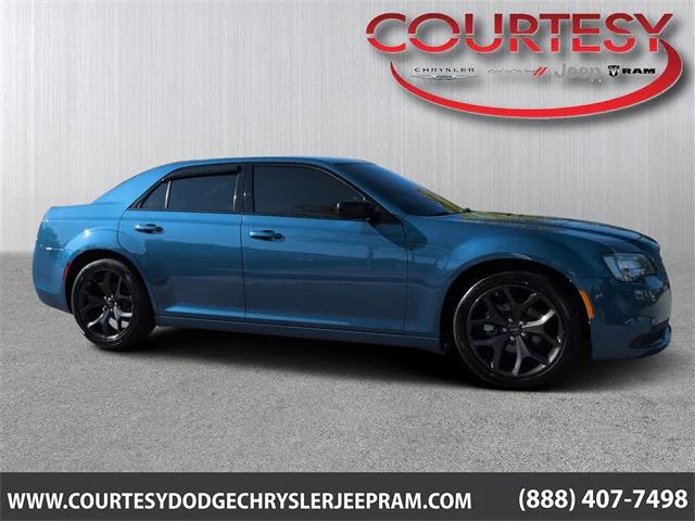 2022 Chrysler 300 Touring