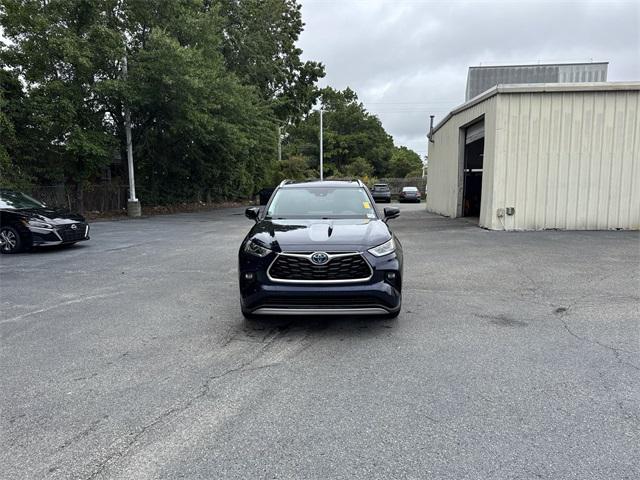 2023 Toyota Highlander Hybrid Platinum