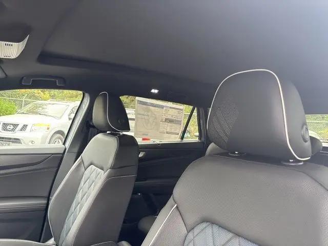 2026 Volkswagen Atlas Cross Sport SEL Premium R-Line