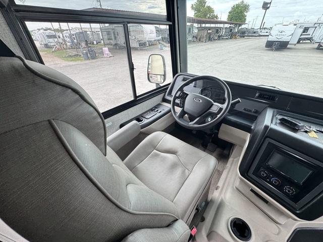 2022 Ford F-53 29S