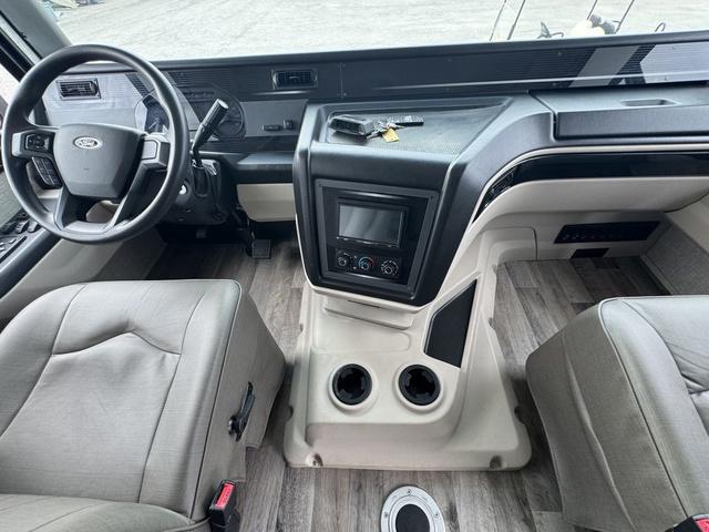 2022 Ford F-53 29S